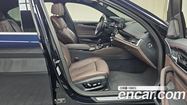 BMW 5-Series 5 серия (G30) 530i xDrive M Sport — Фото автомобиля 26