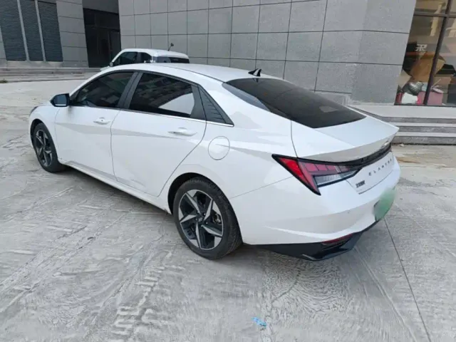 Hyundai Elantra — Фото автомобиля 4
