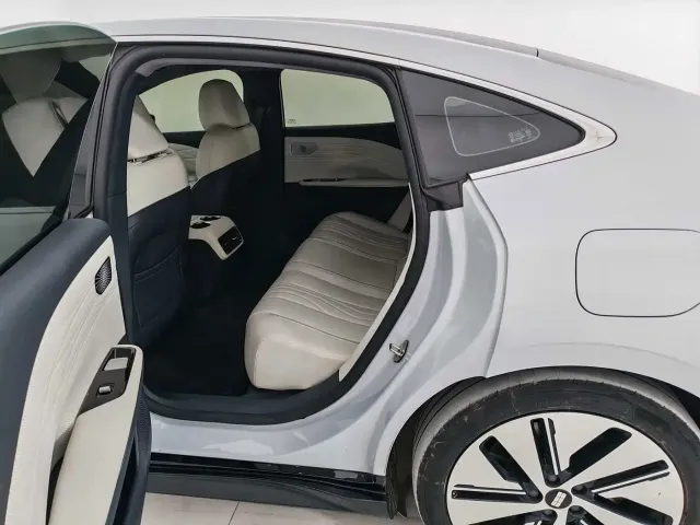 Geely Galaxy Galaxy E8 2024 550km RWD MAX — Фото автомобиля 12