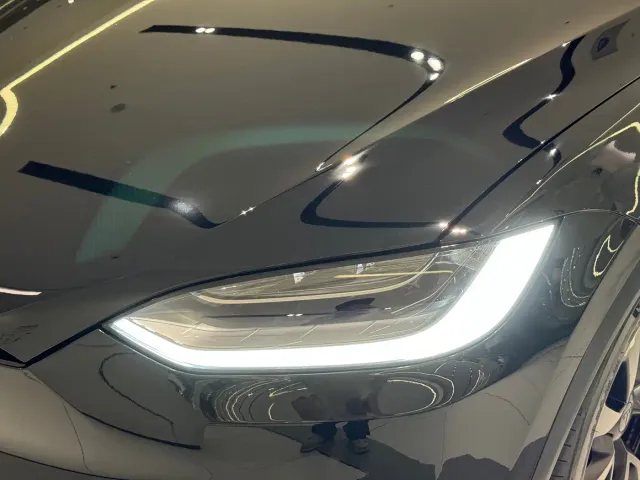Tesla Model X — Фото автомобиля 22