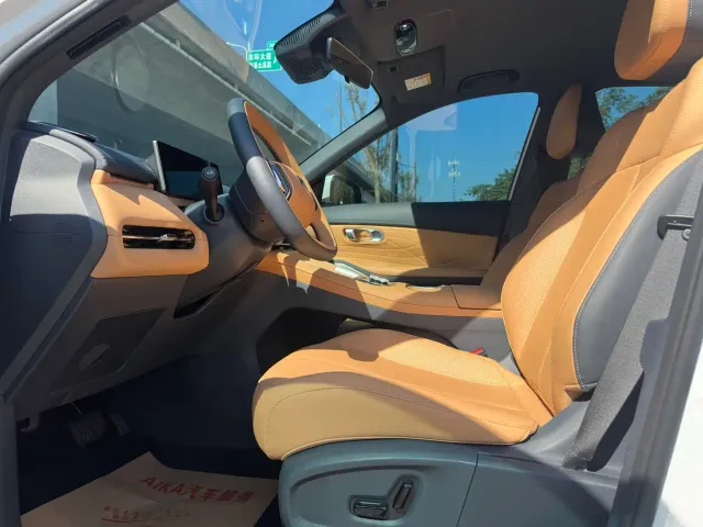 Geely Galaxy Starship 7 EM-i — Фото автомобиля 21