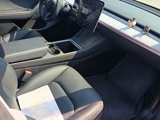 Tesla Model Y — Фото автомобиля 7