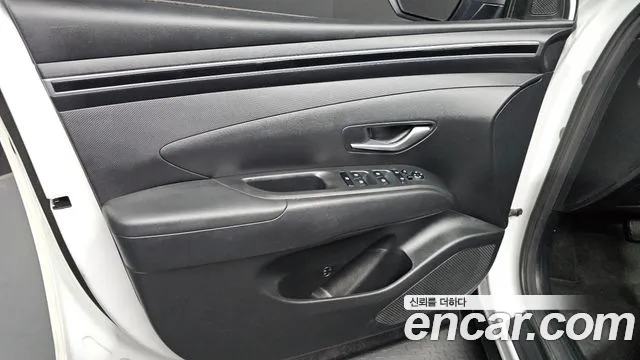 Hyundai Tucson Tucson (NX4) Бензин 1.6 турбо 2WD — Фото автомобиля 24