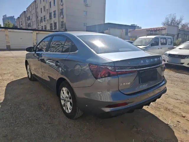 Roewe i5 — Фото автомобиля 4
