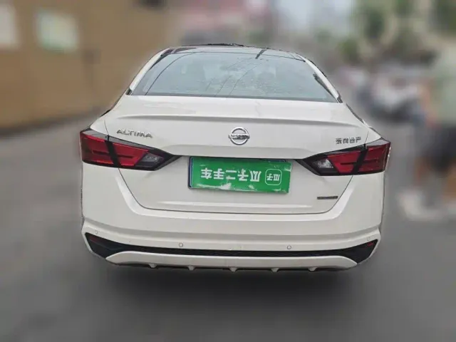 Nissan Teana — Фото автомобиля 3