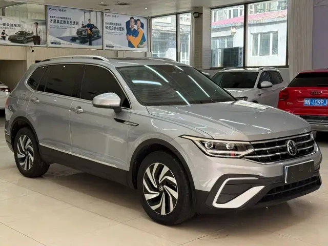 Volkswagen Tiguan L — Фото автомобиля 3