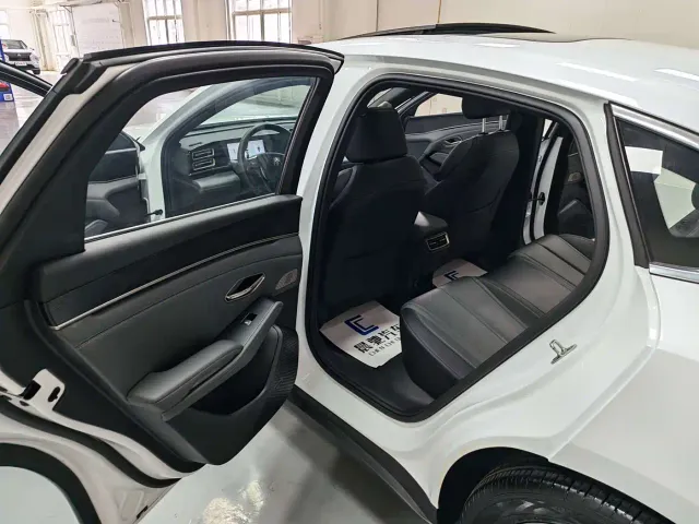 BYD Qin L — Фото автомобиля 10