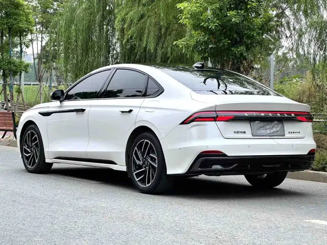 Lincoln Z — Фото автомобиля 16