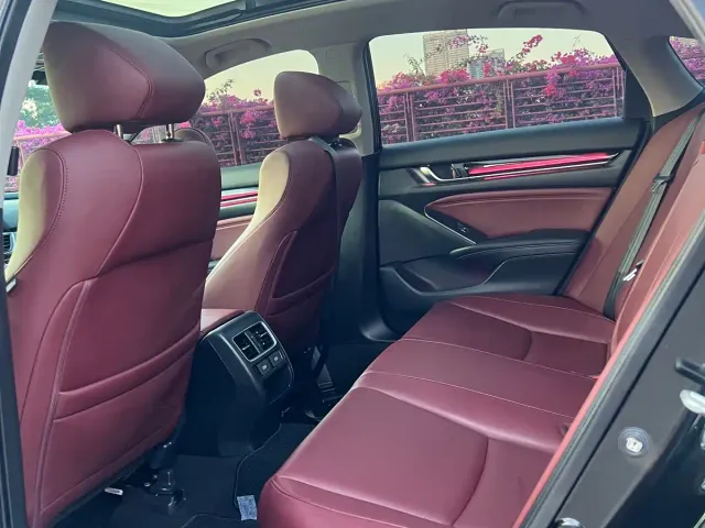 Honda Accord — Фото автомобиля 9