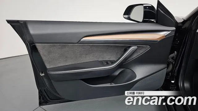 Tesla Model 3 — Фото автомобиля 13