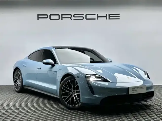 Porsche Taycan — Фото автомобиля 3