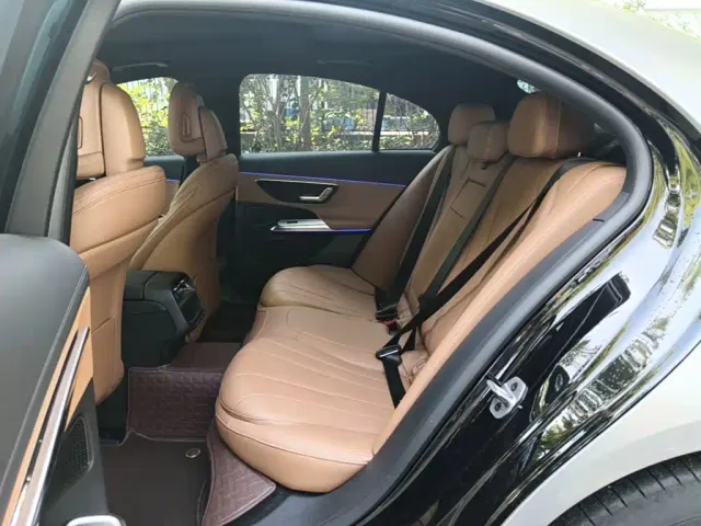 Mercedes-Benz E-Class — Фото автомобиля 12