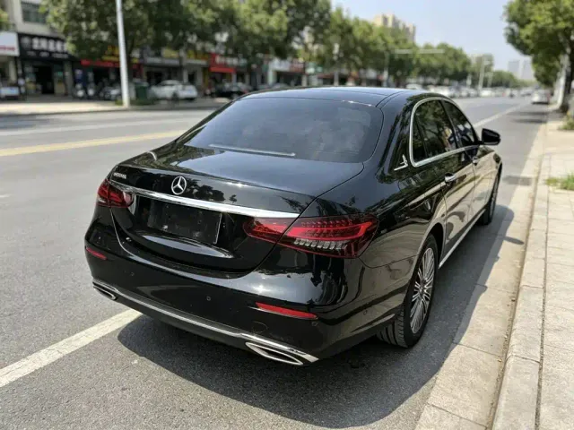 Mercedes-Benz E-Class — Фото автомобиля 2