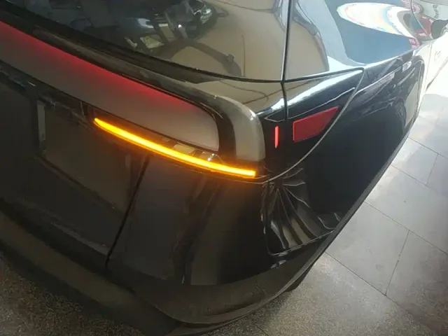 Tesla Model Y — Фото автомобиля 7