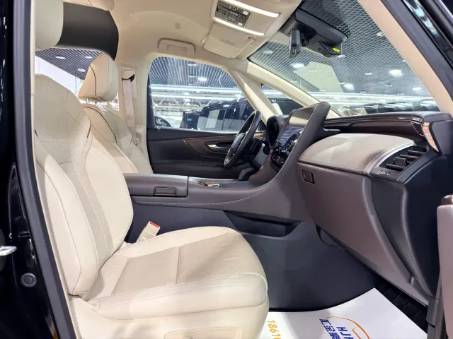 Toyota Vellfire — Фото автомобиля 10
