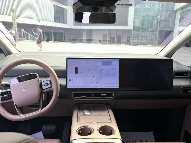 Li Auto MEGA — Фото автомобиля 4