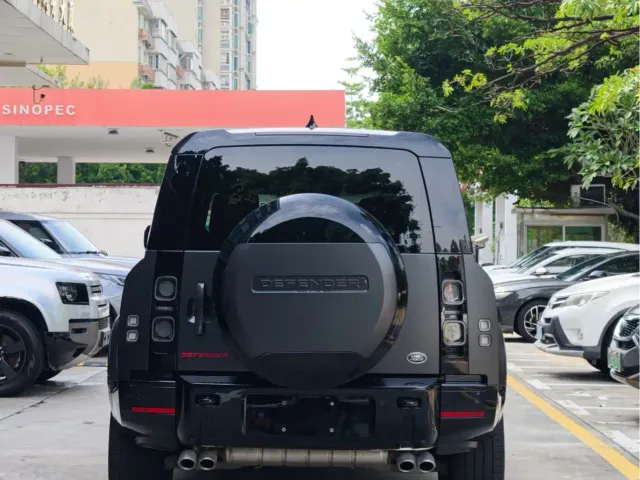 Land Rover Defender — Фото автомобиля 14