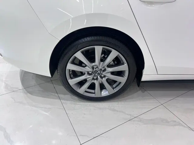 Mazda Axela — Фото автомобиля 19