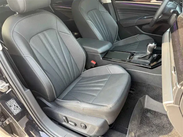 Volkswagen Passat — Фото автомобиля 14