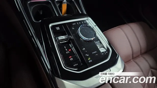 BMW 7 Series G70 — Фото автомобиля 9