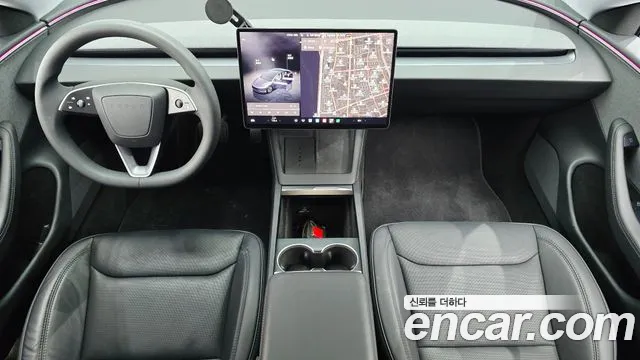 Tesla Model 3 — Фото автомобиля 10