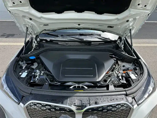 BMW BMW iX1 2025 eDrive25L M Sport Package — Фото автомобиля 4