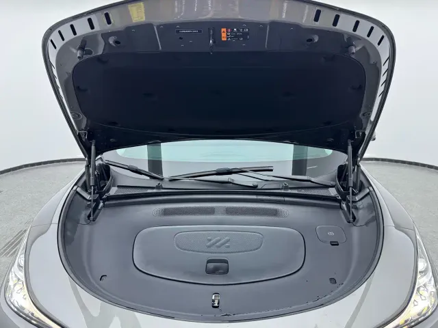 IM Motors LS6 — Фото автомобиля 15