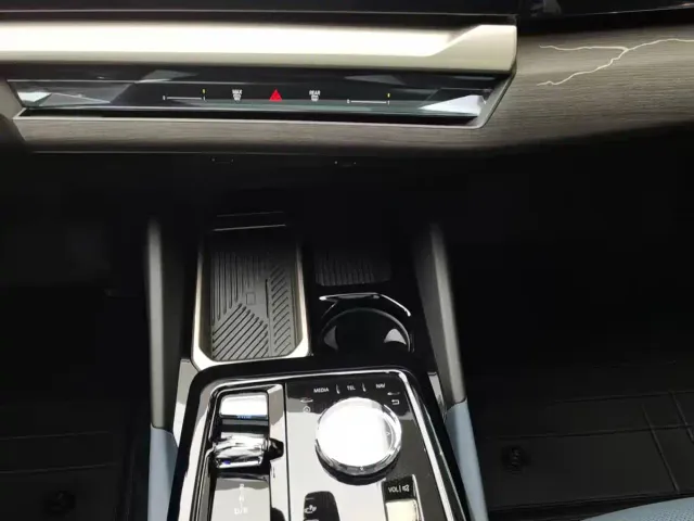 BMW i5 — Фото автомобиля 11