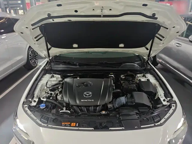 Mazda Axela — Фото автомобиля 19