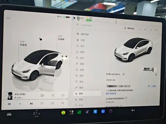 Tesla Model Y — Фото автомобиля 11