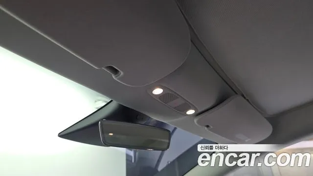 Tesla Model 3 — Фото автомобиля 15
