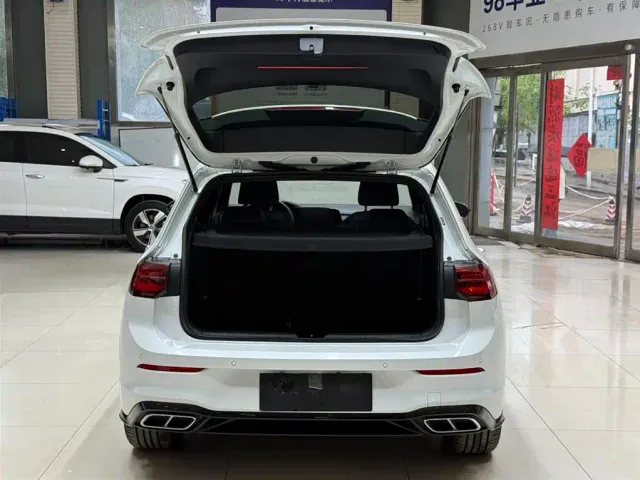 Volkswagen Golf — Фото автомобиля 23