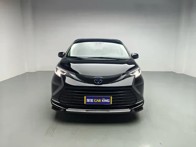 Toyota Sienna — Фото автомобиля 2