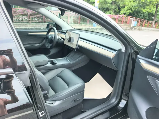 Tesla Model Y — Фото автомобиля 20
