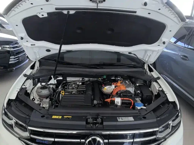 Volkswagen Tiguan L PHEV — Фото автомобиля 19