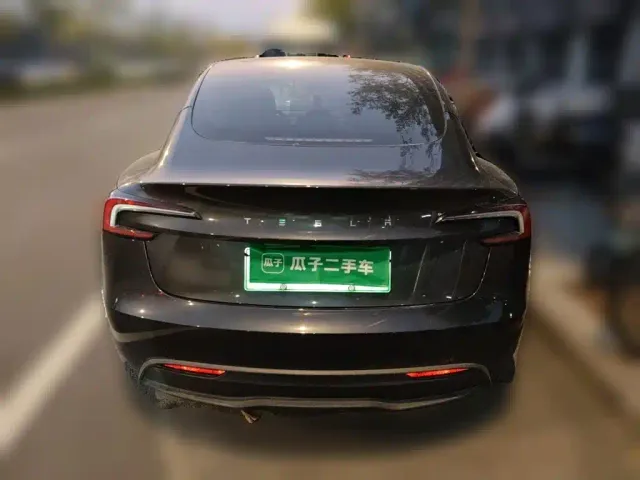 Tesla Model 3 — Фото автомобиля 5