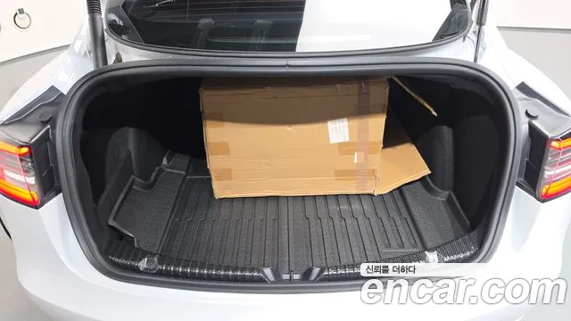 Tesla Model 3 — Фото автомобиля 18
