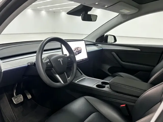 Tesla Model Y — Фото автомобиля 5