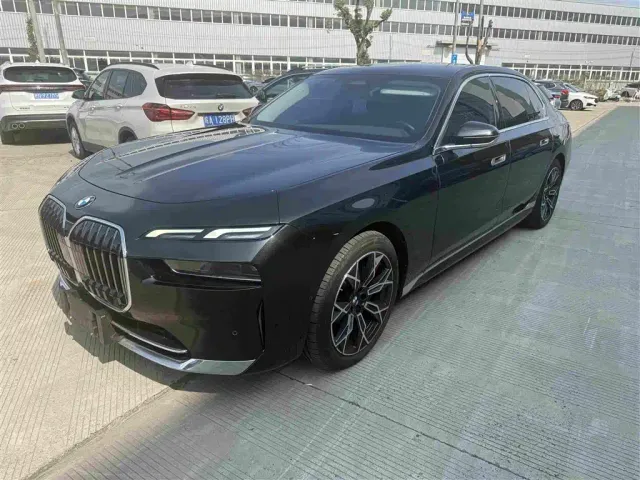 Фотография автомобиля — BMW 7 Series