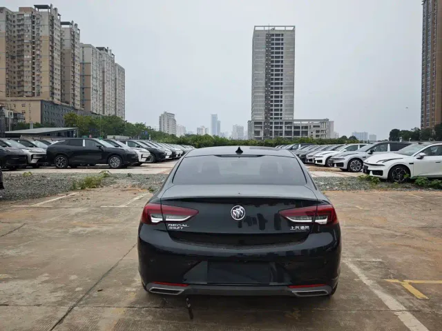 Buick Regal — Фото автомобиля 10