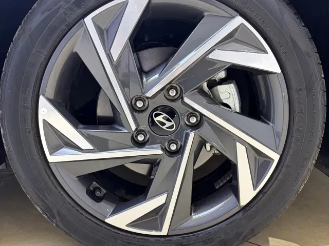 Hyundai Elantra — Фото автомобиля 24