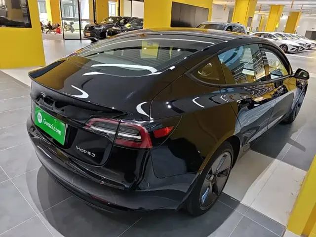 Tesla Model 3 — Фото автомобиля 6