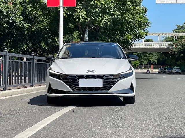 Hyundai Elantra — Фото автомобиля 2