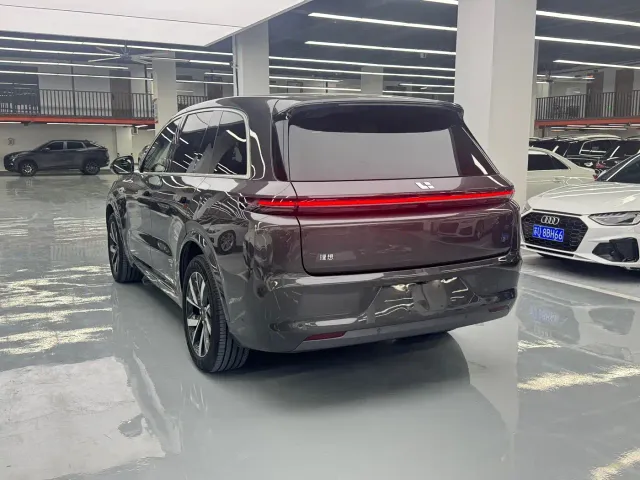 Li Auto L8 — Фото автомобиля 15