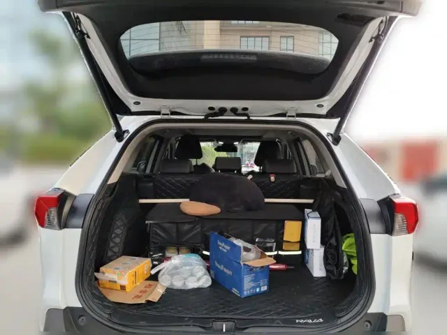 Toyota RAV4 — Фото автомобиля 15