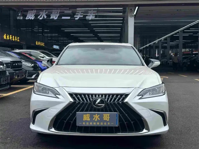 Lexus ES — Фото автомобиля 3