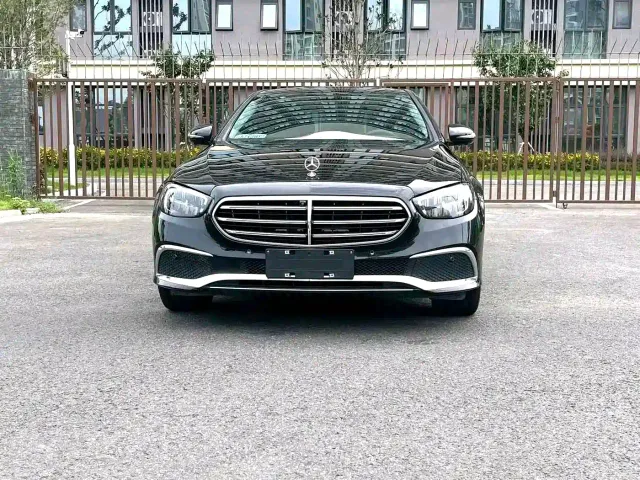 Mercedes-Benz E-Class — Фото автомобиля 2