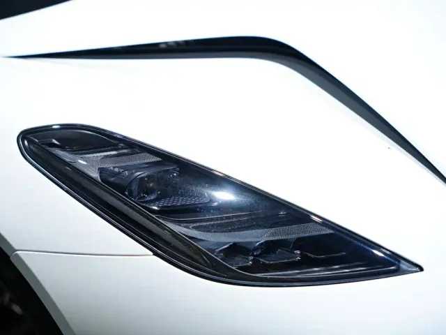 Lotus Emira — Фото автомобиля 7