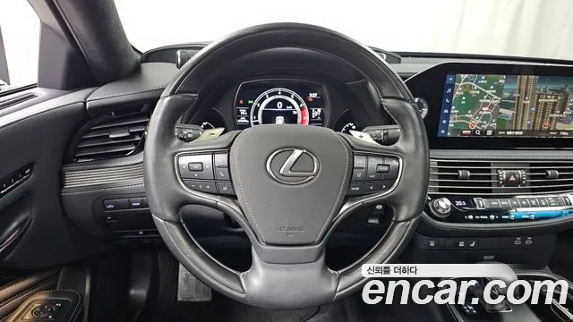 Lexus LS — Фото автомобиля 12