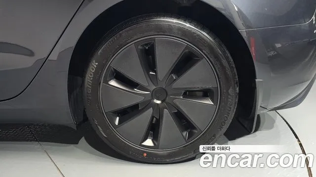 Tesla Model 3 — Фото автомобиля 18